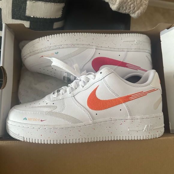 Nike Shoes - Size 9 women air forces